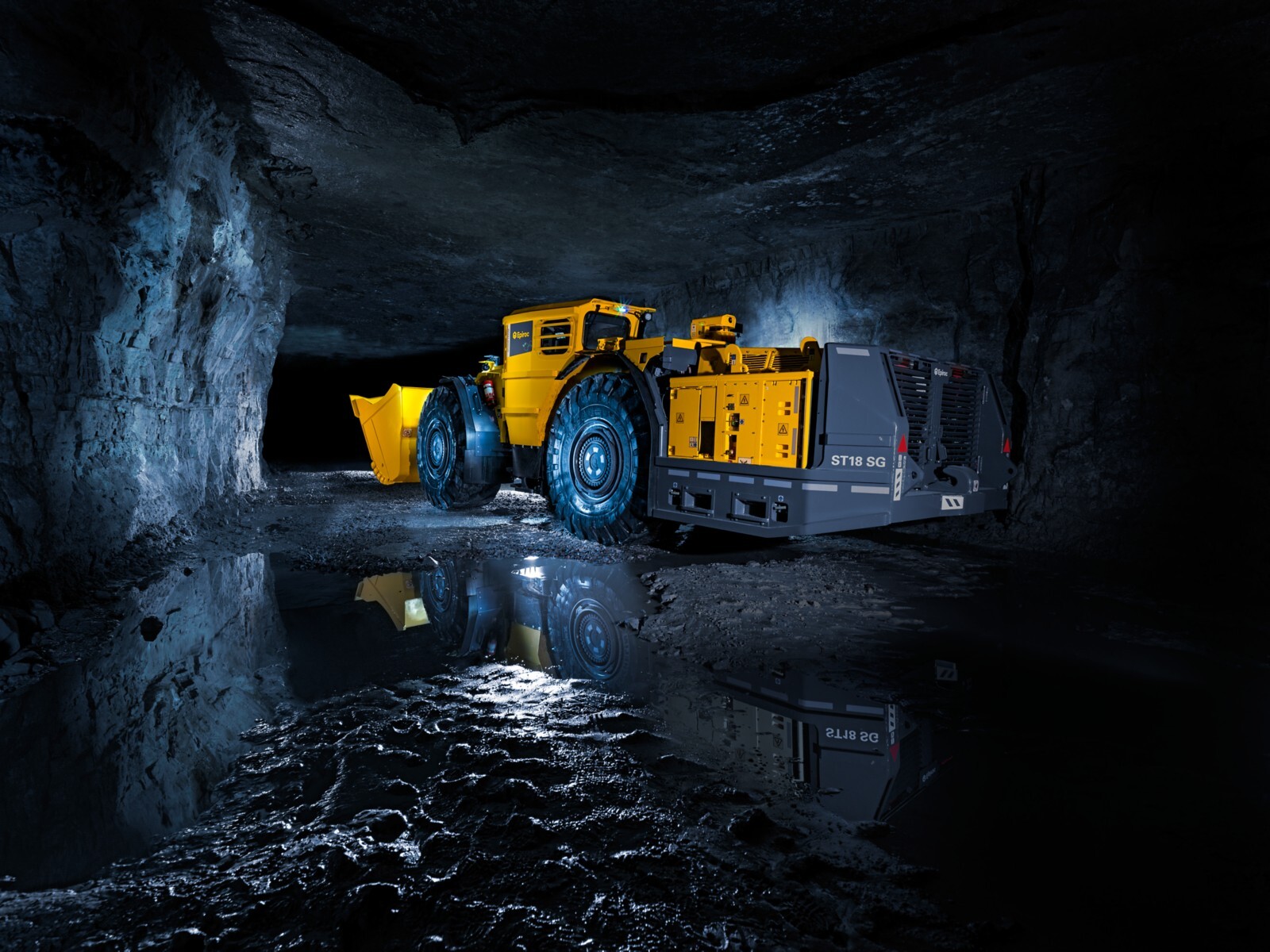 Scooptram ST18 SG in underground mine (1)